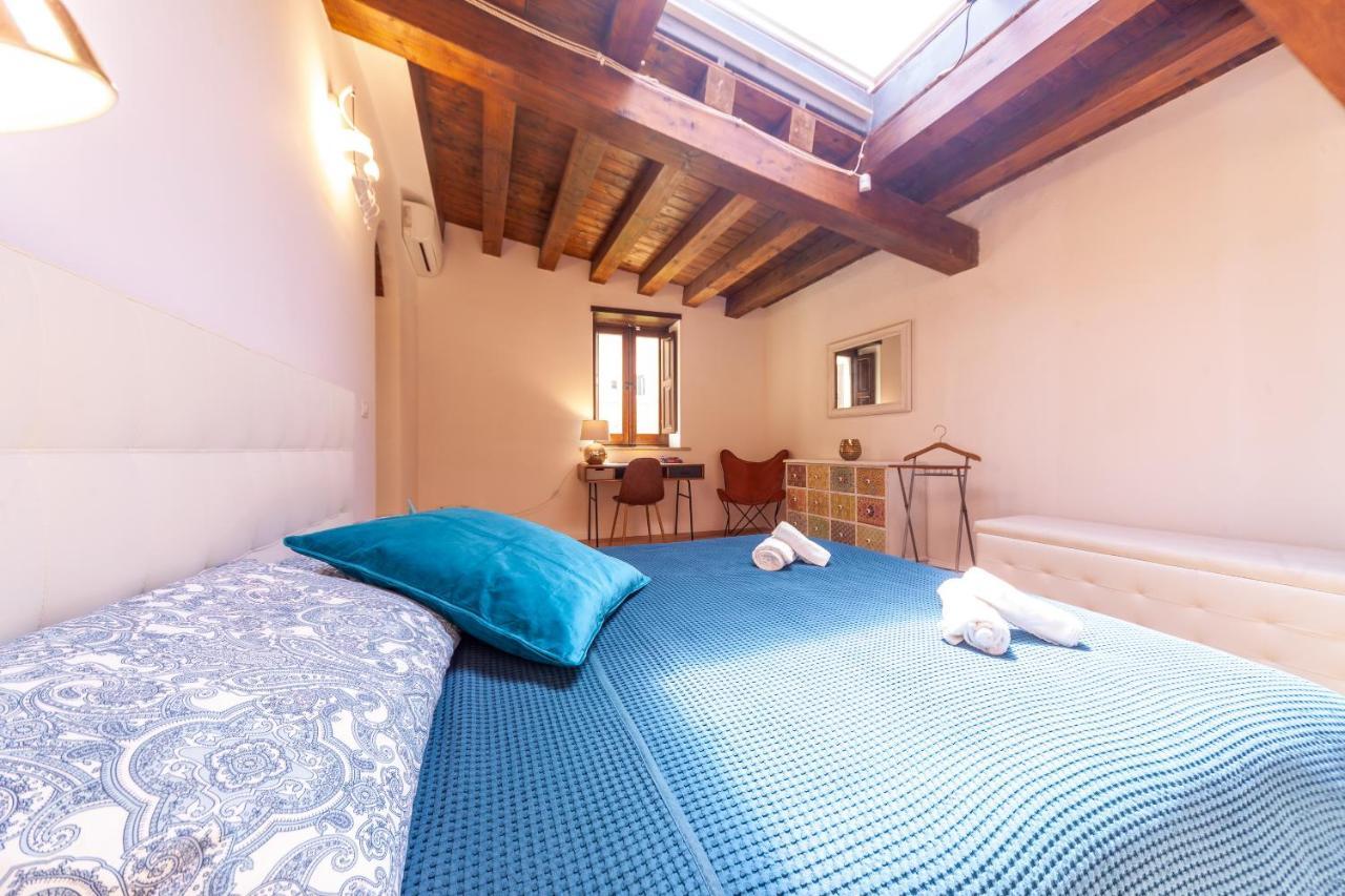 Vakalu-Piazza Duomo Charming Apartment Syracuse Bagian luar foto