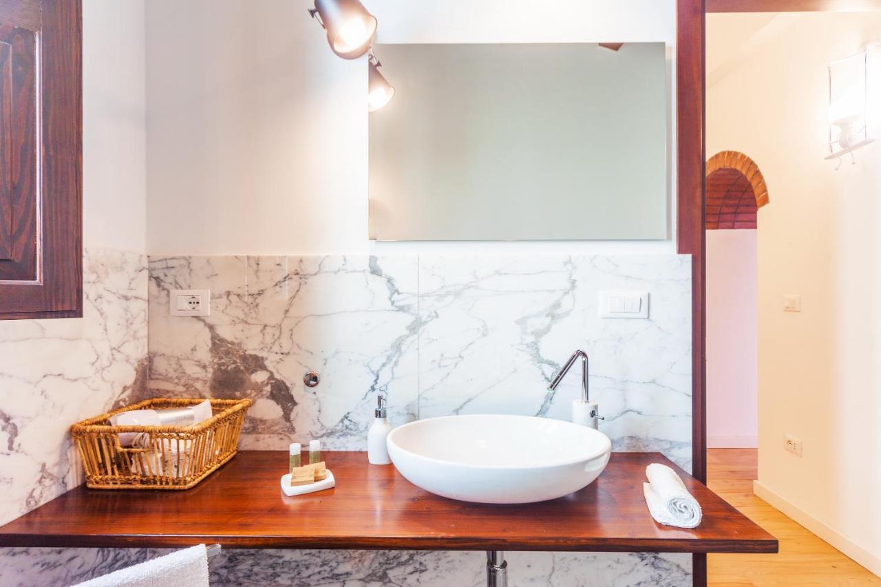 Vakalu-Piazza Duomo Charming Apartment Syracuse Bagian luar foto