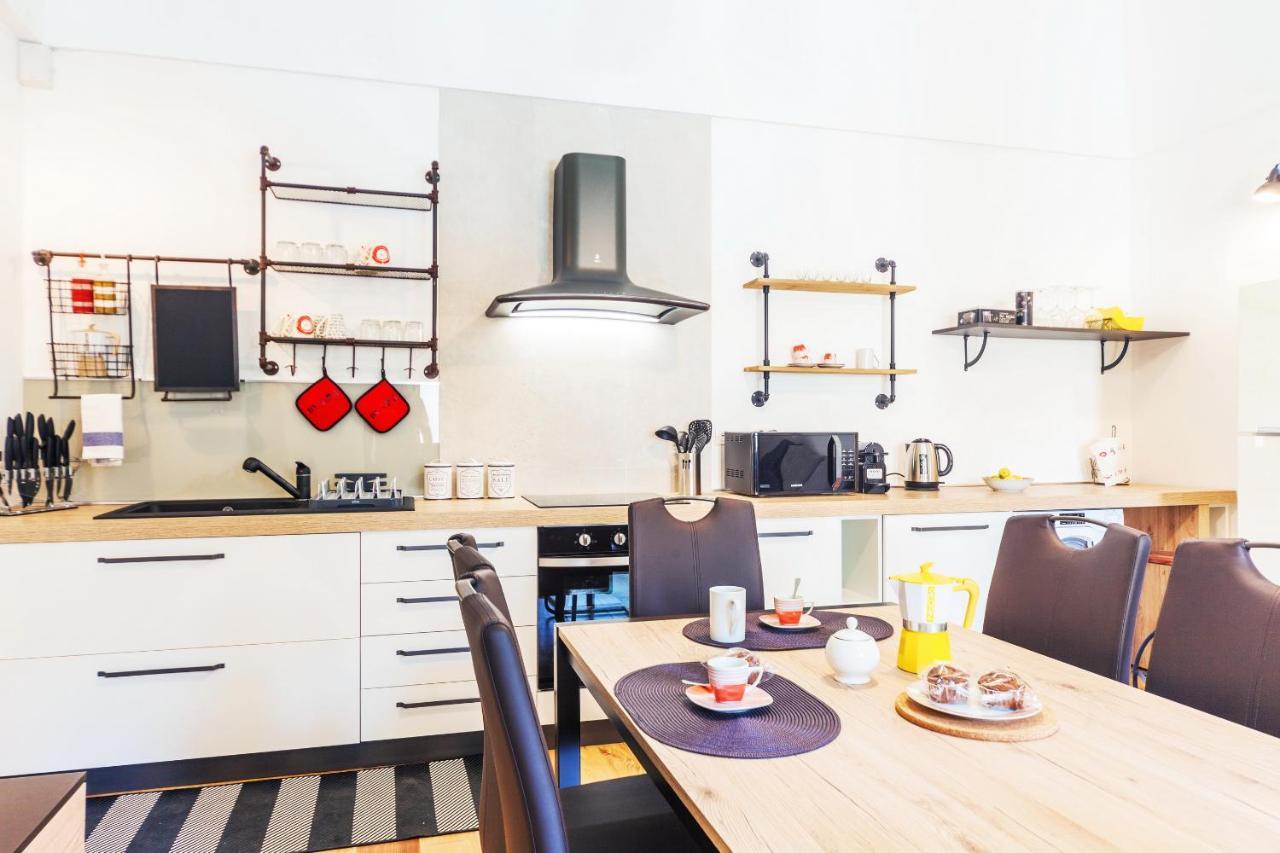 Vakalu-Piazza Duomo Charming Apartment Syracuse Bagian luar foto